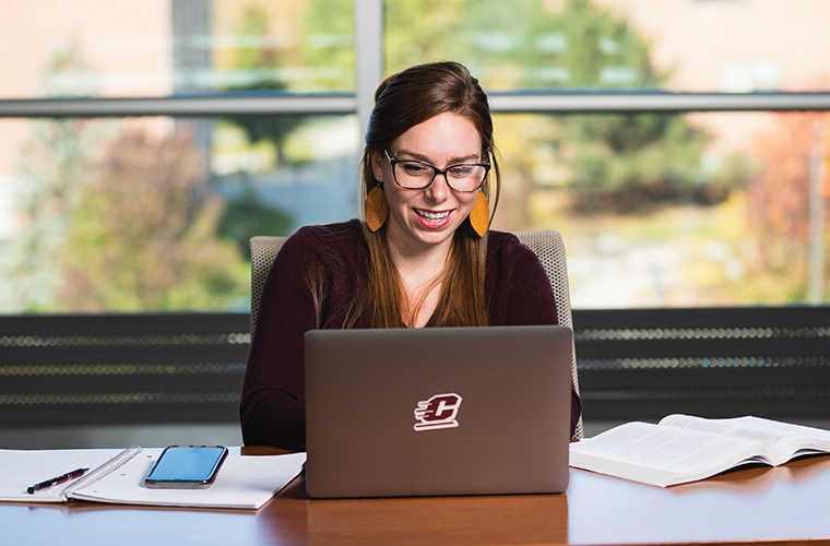 21-22_Grad_Bulletin_cover_photo